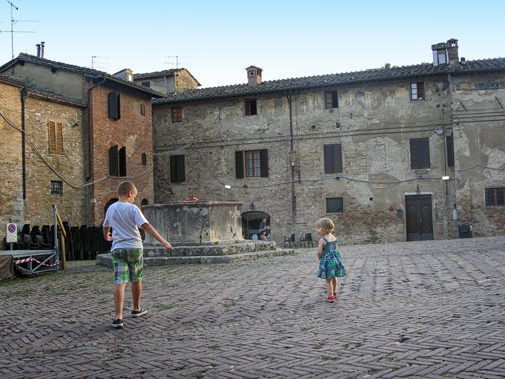 San Gimignano, Piazza Sant'Agostino - Podróże ze smakiem